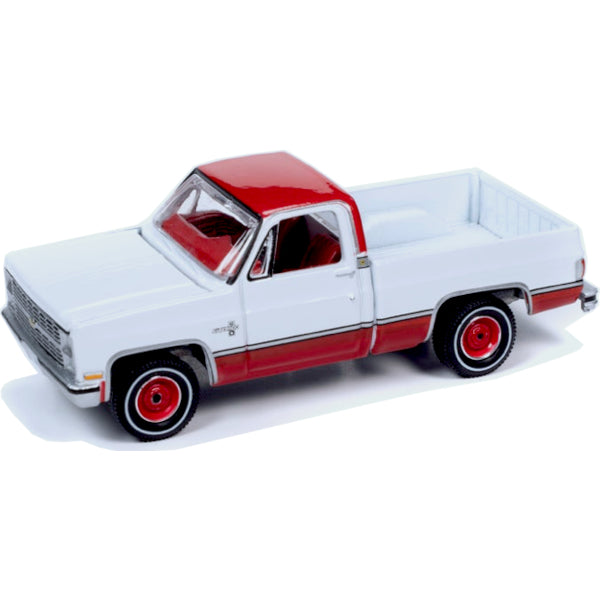 2021 Auto World - 1983 Chevy Silverado 10 Fleetside (White) AW64322-3B2