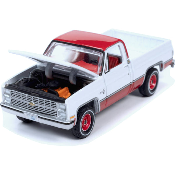 2021 Auto World - 1983 Chevy Silverado 10 Fleetside (White) AW64322-3B2