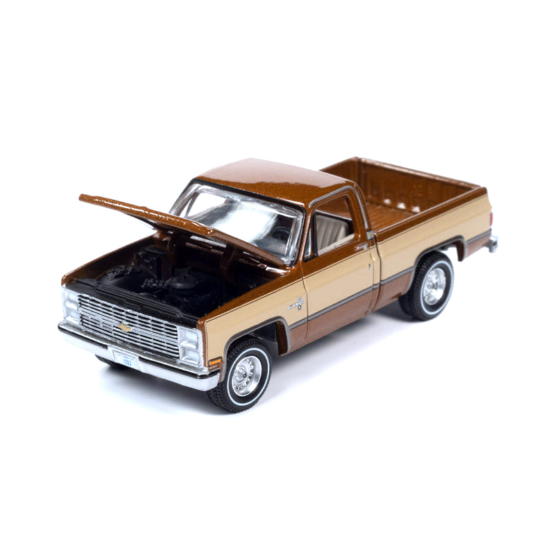 2021 Auto World - 1983 Chevy Silverado 10 Fleetside (Bronze) AW64322-3A2